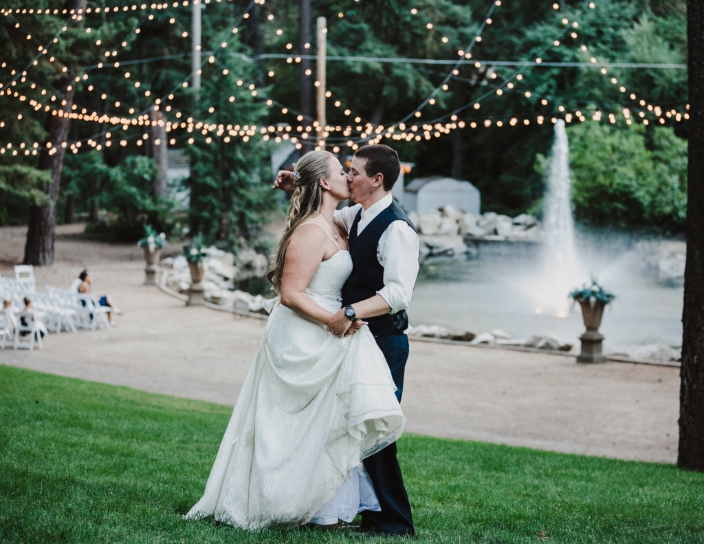 kissing, love, outdoor weddings, outdoor wedding spokane, spokane wedding venues, simply elegant wedding, commellini estate